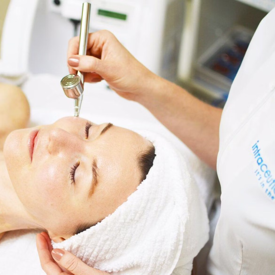 Zabieg infuzji tlenowej Intraceuticals - Klinika Urody MaDa Wrocław